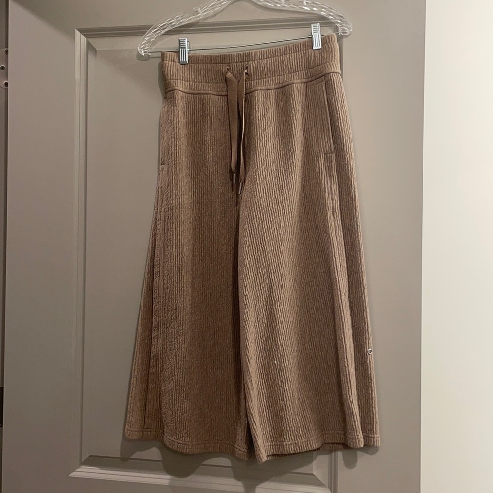 Lululemon tan culottes